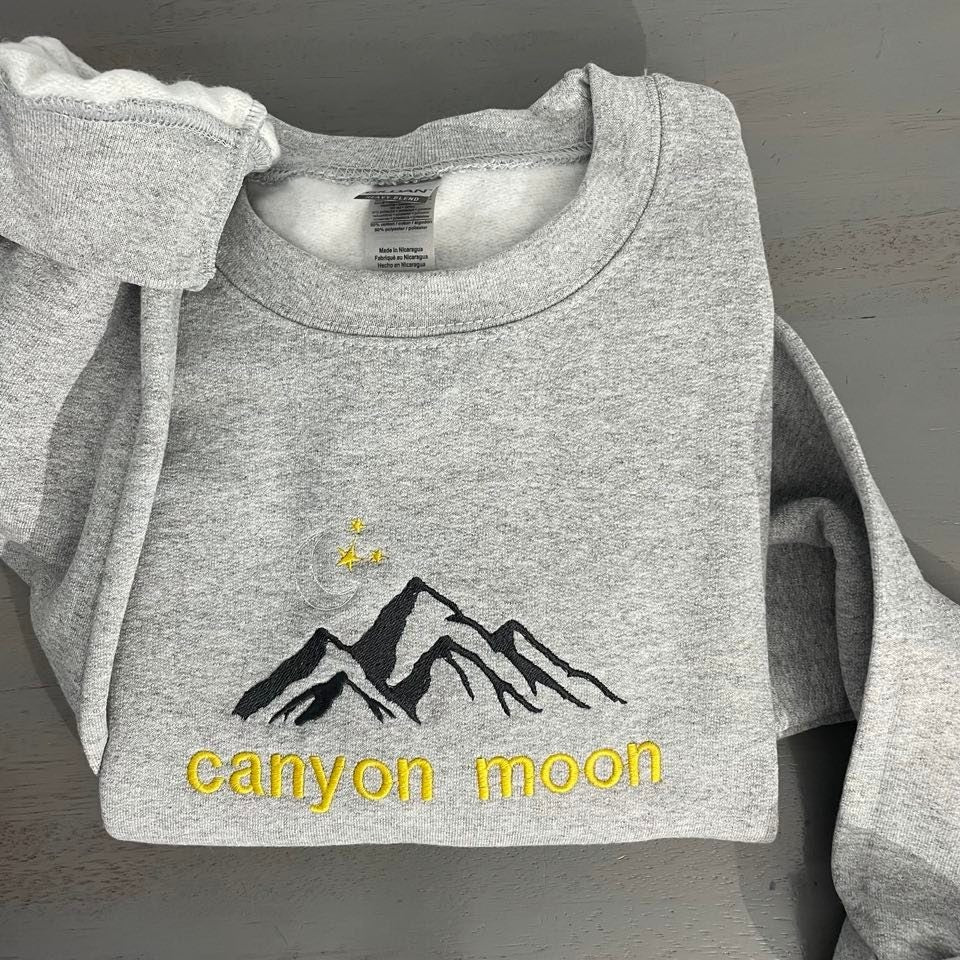 Canyon Moon Embroidered sweatshirt; Vintage  Canyon moon crewneck; vintage Canyon Moon embroidered sweater; old lovers sweatshirt; gift for
