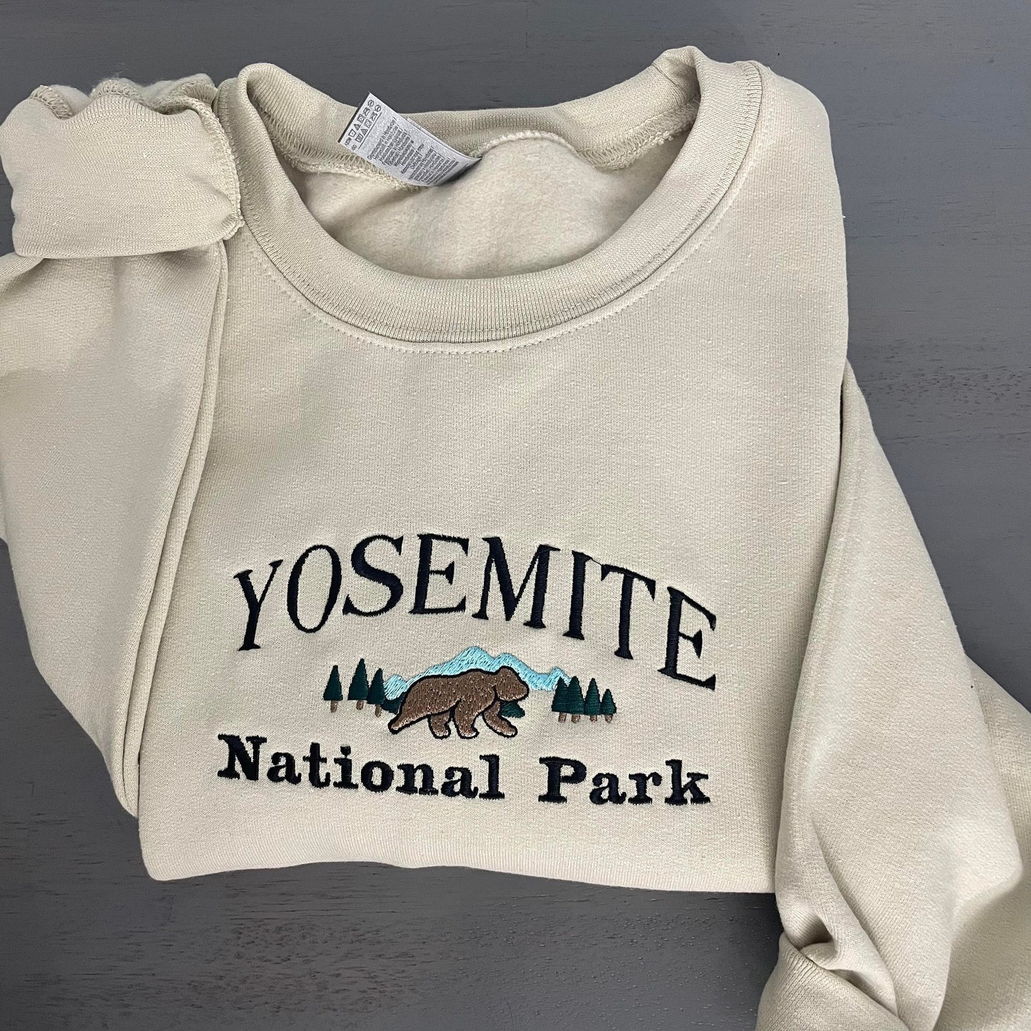 Yosemite National ParkEmbroidered sweatshirt; vintage Yosemite embroidered crewneck; Yosemite California, Sierra Nevada  National park