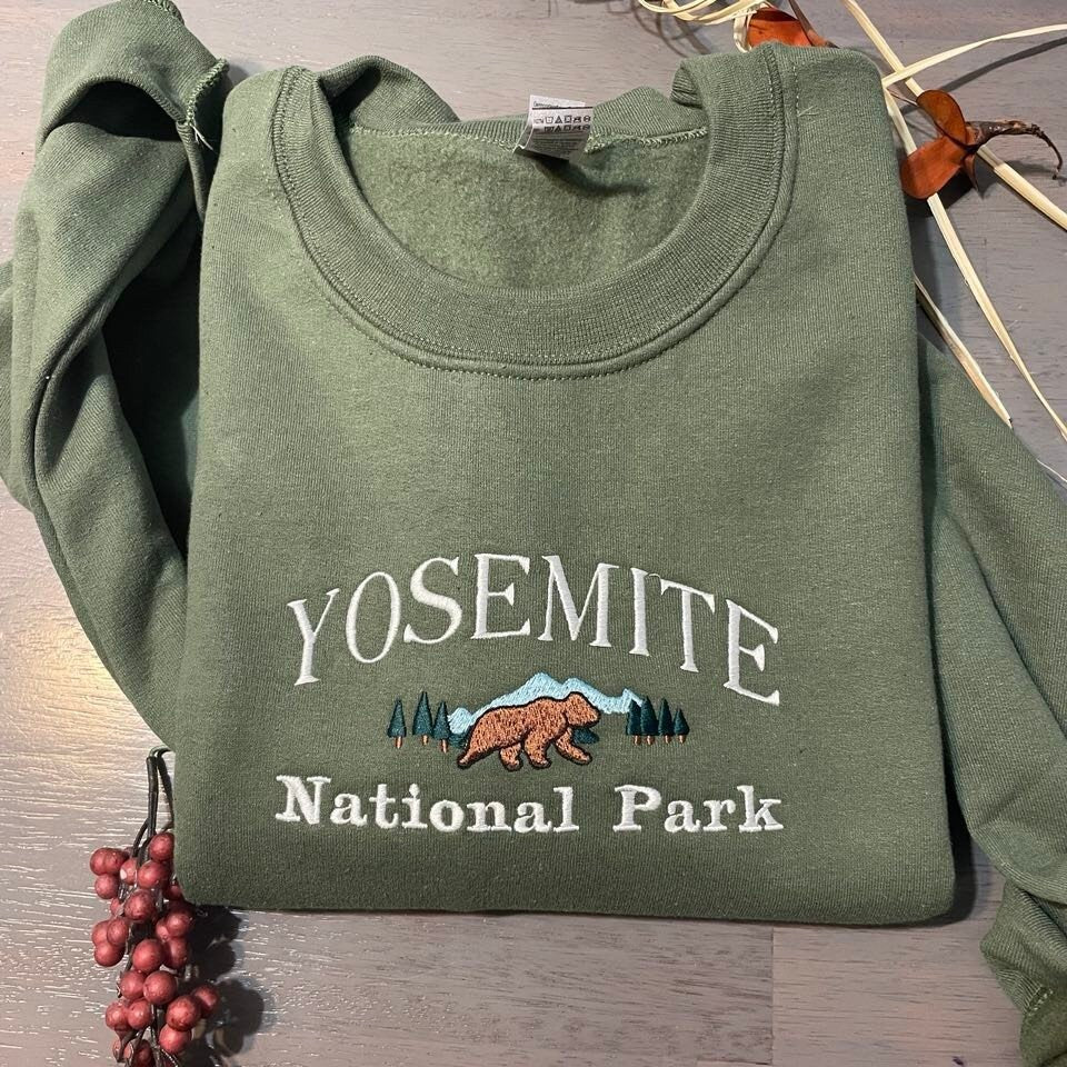 Yosemite National ParkEmbroidered sweatshirt; vintage Yosemite embroidered crewneck; Yosemite California, Sierra Nevada  National park