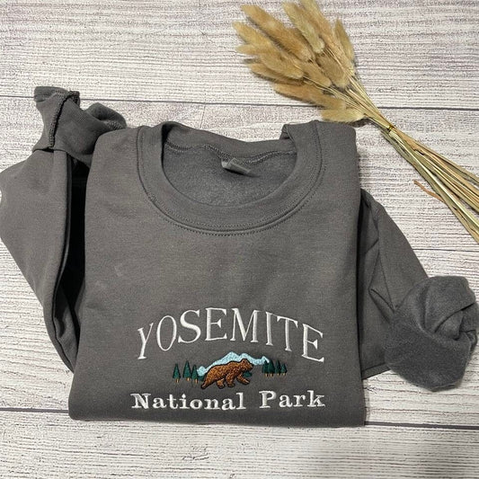 Yosemite National ParkEmbroidered sweatshirt; vintage Yosemite embroidered crewneck; Yosemite California, Sierra Nevada  National park